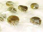 『銀杏葉茶飴』の写真　緑色の銀杏葉茶飴が透明の袋に個包装されています。